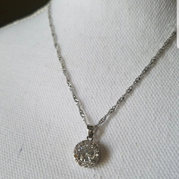 Swarovski Elements 925 Sterling Silver Halo Necklace NEW - Picture 4 of 8